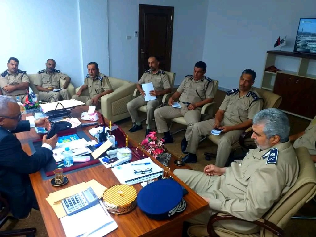 A meeting prepared by the environmental police0A1 51500021