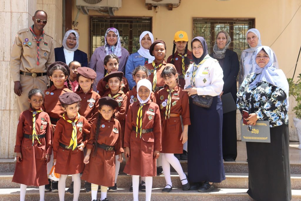 زهرات فوج كشافة جنزور في زيارة توعوية إلى ديوان وزارة البيئة 2 خيرالدين 2